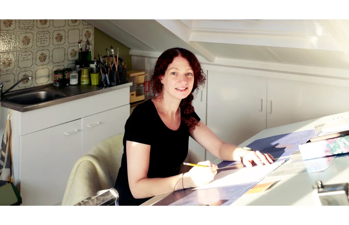 illustrator-irma-van-osch-in-atelier